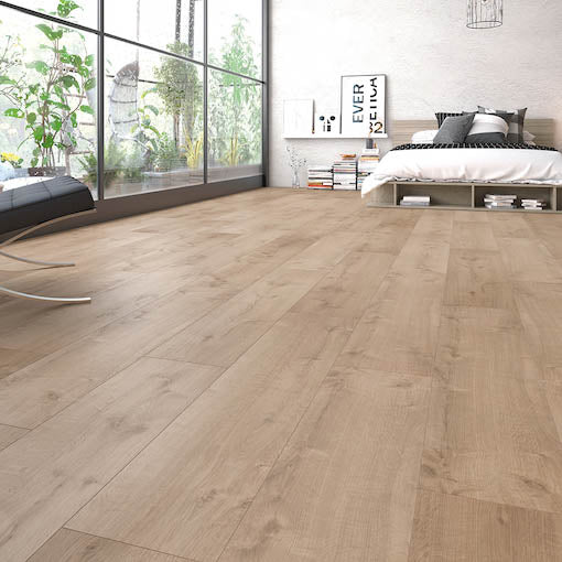 Slaapkamer op naturel eiken vloer in rechte strook motief