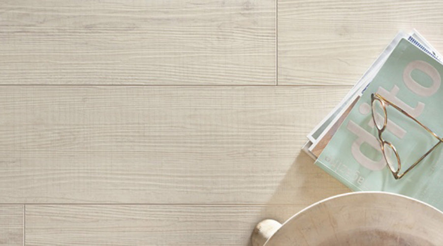 Licht eiken vloer met rechte strook motief