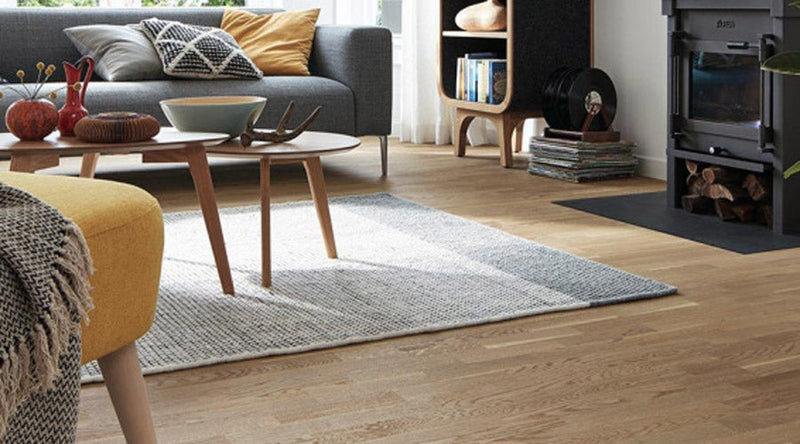 Woonkamer, met lichte rechte strook vloer