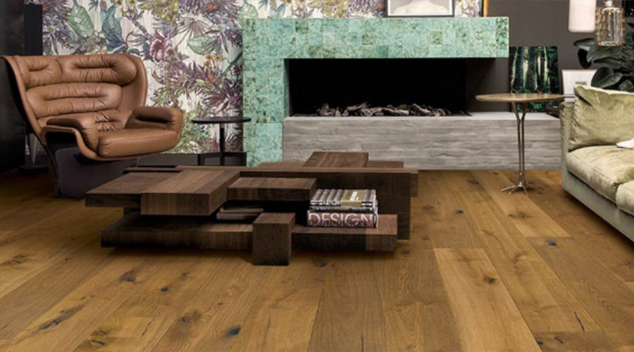 Woonkamer met warm eiken vloer in rechte strook motief