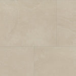 Beige tegelvloer met grote rechthoekige tegels en een subtiele, gematteerde structuur met lichte adering in een natuurlijk patroon.