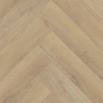 licht eiken visgraat vloer met subtiele houtstructuur en matte afwerking