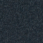 donkergrijs tapijt met dichte lusstructuur en subtiele lichte en blauwe accenten