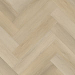 licht beige eiken vloer met visgraat patroon en fijne, natuurlijke houtstructuur in brede planken