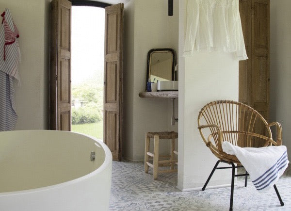 badkamer met laminaat tegel