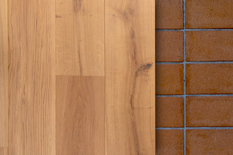 Houten vloer leggen op tegelvoer