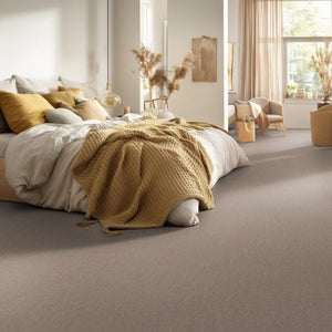 Beige ondervloer met fijne, gelijkmatige korrelstructuur en zachte matte afwerking.