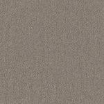 tapijt met fijne, dicht geweven structuur in een effen taupe kleur, zacht en egaal oppervlak zonder patroon