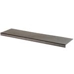 Zwevend trapdeel met dunne zwarte neus, donkergrijze tegelstructuur en matte afwerking, strakke moderne look.