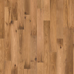 lichte beige eiken vloer met brede planken en natuurlijke houtnerfstructuur met zichtbare knoesten en variatie in kleurtoon