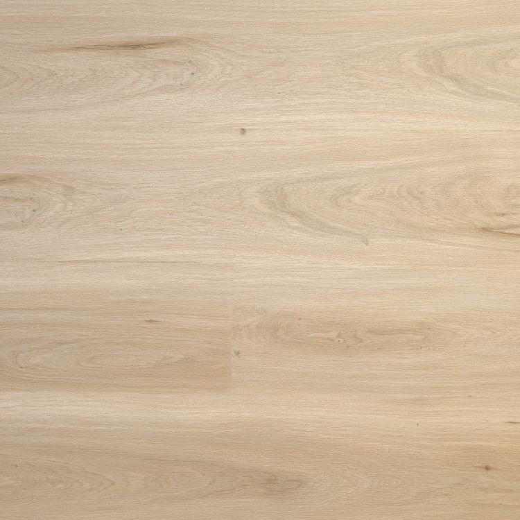 lichte eiken vloer met subtiele houtstructuur en rechte planken, natuurlijke lichte beige tinten met zachte nerfpatronen