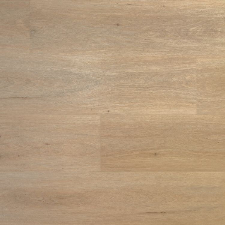 licht beige eiken vloer met fijne houtstructuur en subtiele nerfpatronen in brede planken