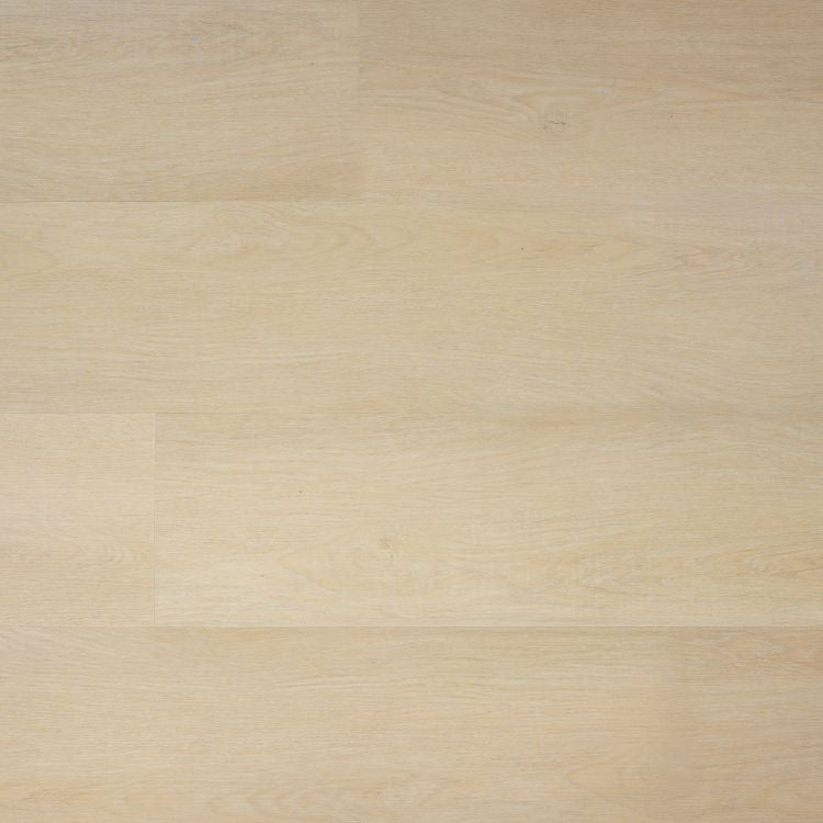 lichte beige eiken vloer met brede planken en subtiele houtnerfstructuur