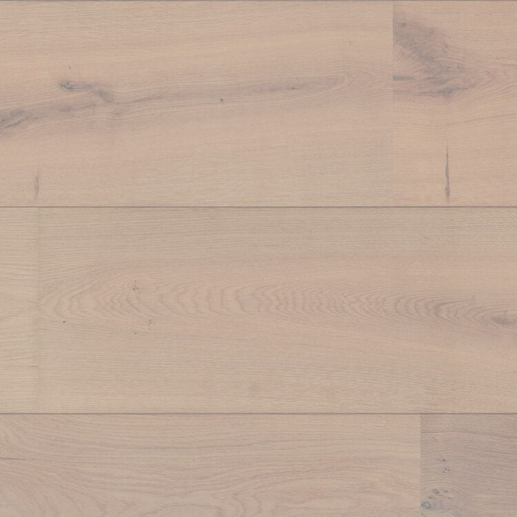 lichte beige eiken vloer met brede planken en subtiele houtnerfstructuur, matte afwerking met natuurlijke noesten en fijne lijnen