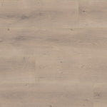 licht beige eiken vloer met brede planken en subtiele houtnerfstructuur met hier en daar noesten zichtbaar