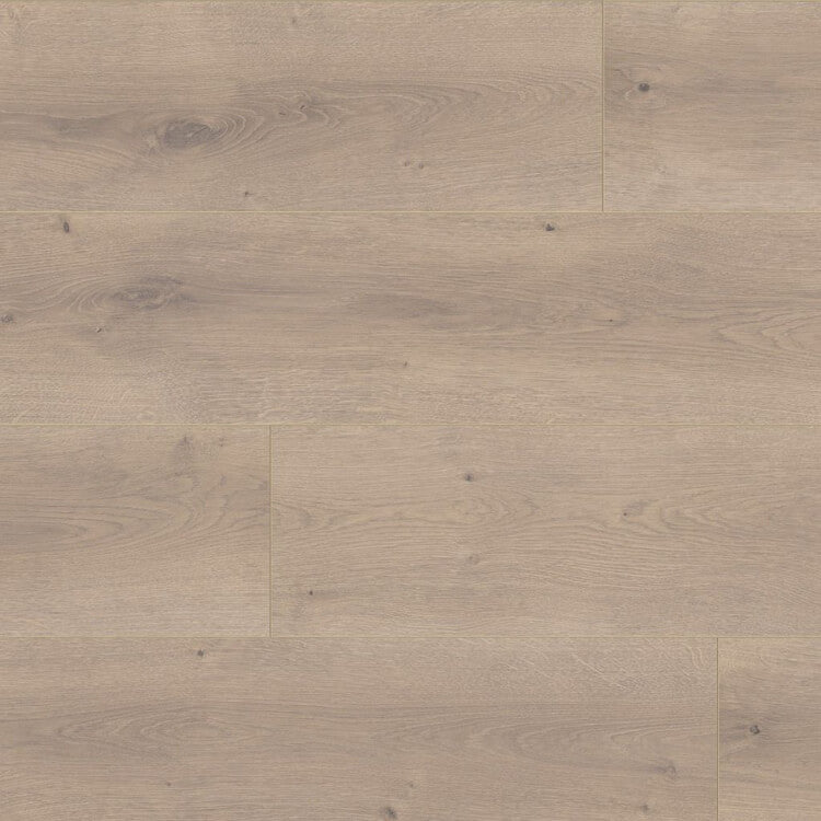 licht beige eiken vloer met brede planken en subtiele houtnerfstructuur met hier en daar noesten zichtbaar