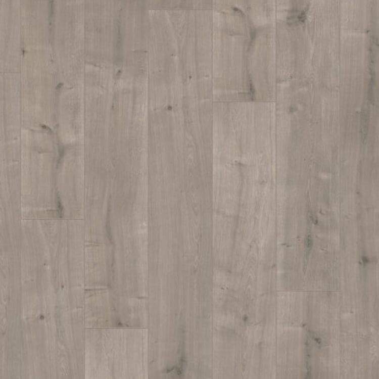 licht grijs eiken vloer met brede planken en subtiele houtnerven en knoesten in een matte afwerking