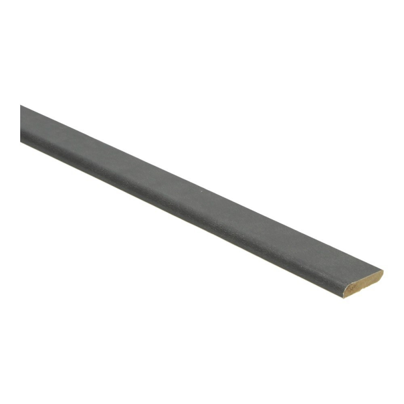 donkergrijs plintstrip met matte afwerking en afgeronde rand, rechte langwerpige vorm, zonder zichtbare textuur of patroon