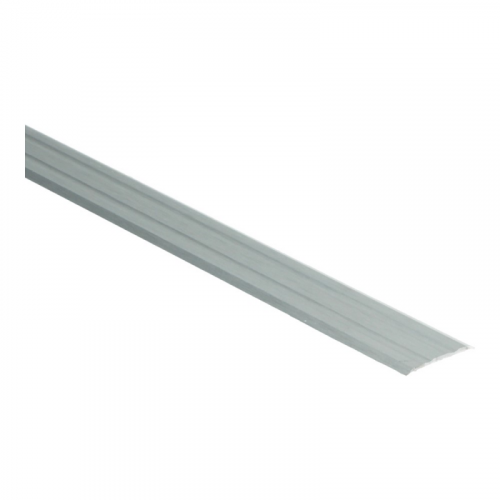 lange aluminium overgangsstrip met subtiele horizontale groeven en lichtgrijze kleur, geschikt voor het netjes afwerken van vloerovergangen tussen verschillende vloertypes