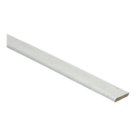 plintstrip in licht wit es met gladde, matte afwerking en afgeronde bovenzijde