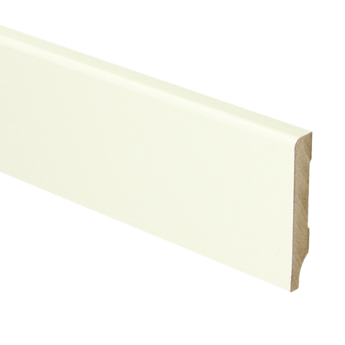 plint in effen white wash kleur met gladde, strakke afwerking en licht afgeronde bovenkant
