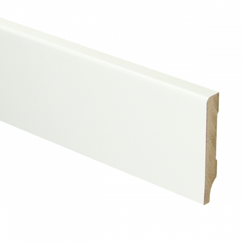 witte mdf plint met rechte bovenkant en licht afgeronde zijkanten, glad oppervlak
