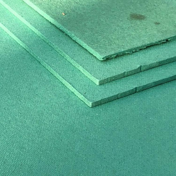 groene ondervloer met lichtgroene tinten en een fijne gestructureerde textuur, zichtbaar in meerdere lagen gestapeld op elkaar