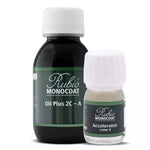 set van twee flessen Rubio Monocoat Oil Plus 2C, groot zwarte fles met witte dop en kleine doorzichtige fles met witte dop, gebruikt voor houtbehandeling en afwerking