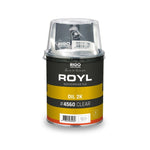 Beschermende olie in zwarte en geelbruine verpakking van het merk Royl, type Oil 2K #4560 Clear, met doorzichtige dop.