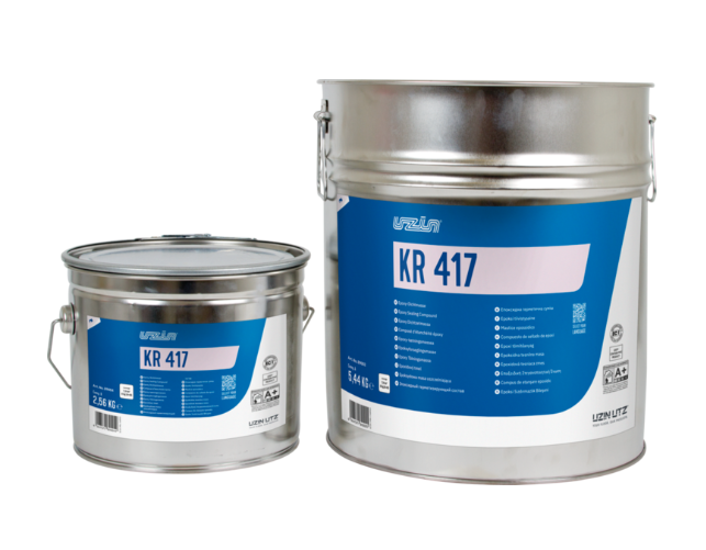 twee zilverkleurige metalen verfemmers van het merk Uzin, model KR 417, met blauw-witte etiketten, tegen een witte achtergrond