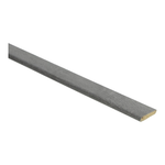 plint in smalle rechthoekige vorm met matte licht grijs eiken houtstructuur