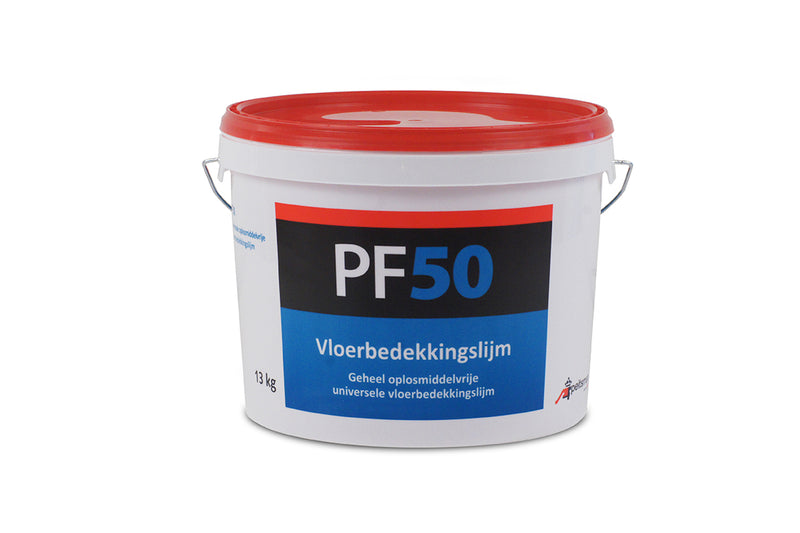 Emmer met vloerbedekkingslijm PF50 van 13 kg, witte kunststof verpakking met rood deksel en blauwe, zwarte en rode etiketten.