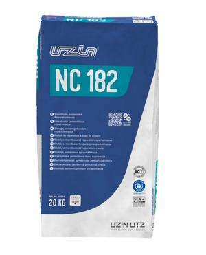 Zak met 20 kg Uzin NC 182 snelle reparatiespachtelmasse in blauwe en witte verpakking met productinformatie in meerdere talen.