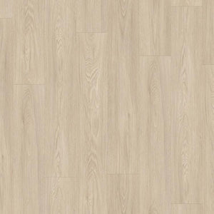 lichte beige eiken vloer met rechte brede planken en subtiele houtnerfstructuur in natuurlijke tinten