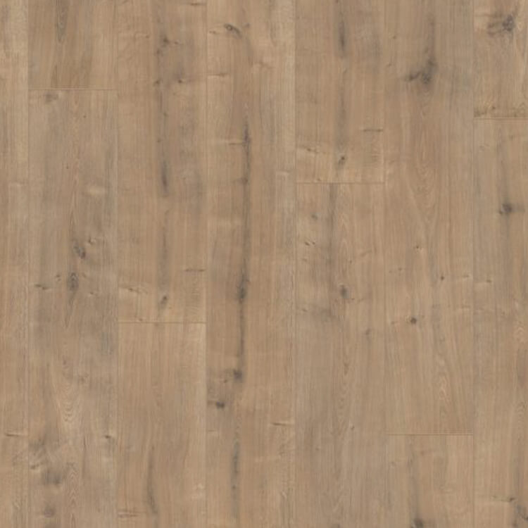 licht beige eiken vloer met een matte structuur en zichtbare houtnerven en knoesten, brede planken zonder patroon