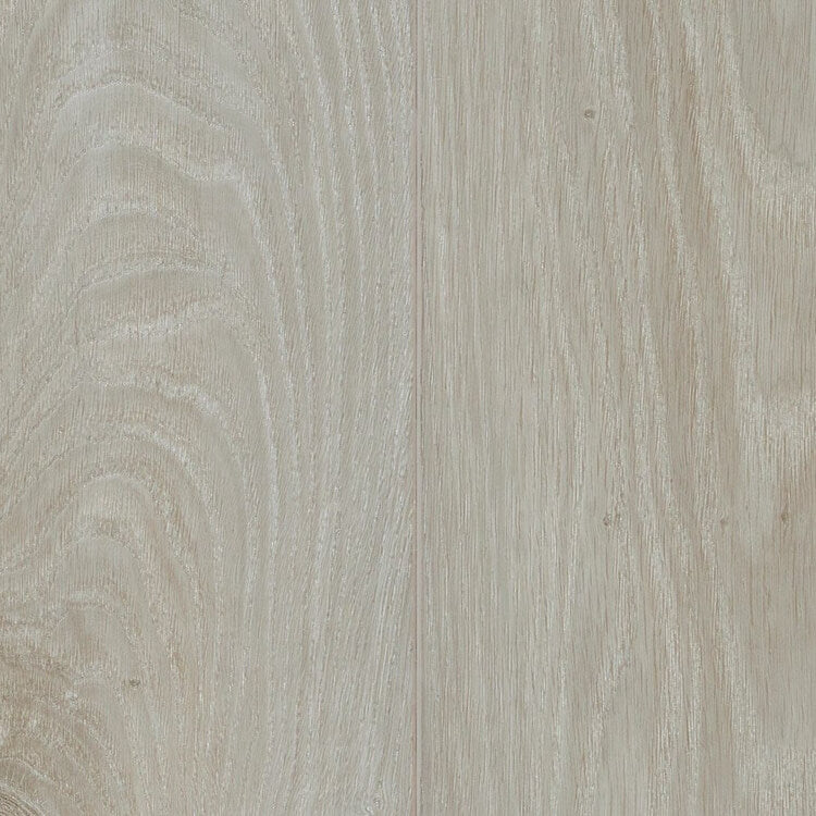 licht grijs eiken vloer met fijne houtstructuur en subtiele nerfdetails, brede rechte planken zonder patroon