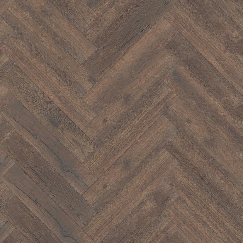 Donker grijs bruin eiken visgraatvloer met matte structuur en subtiele noesten en nerven.