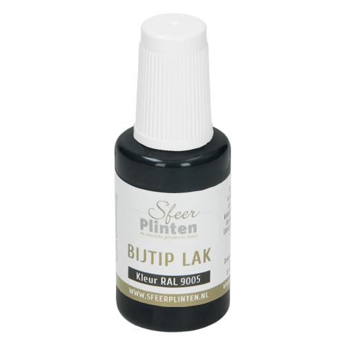 Flesje zwarte bijtip lak voor plinten, RAL kleur 9005, met witte dop en witte etiketten met zwarte en gouden accenten.