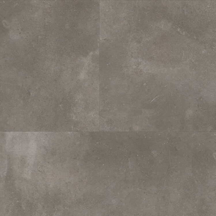 grijsbruine tegelvloer met grote, matte tegels en een subtiel golvend mineraalpatroon in verschillende tinten donkergrijs en taupe