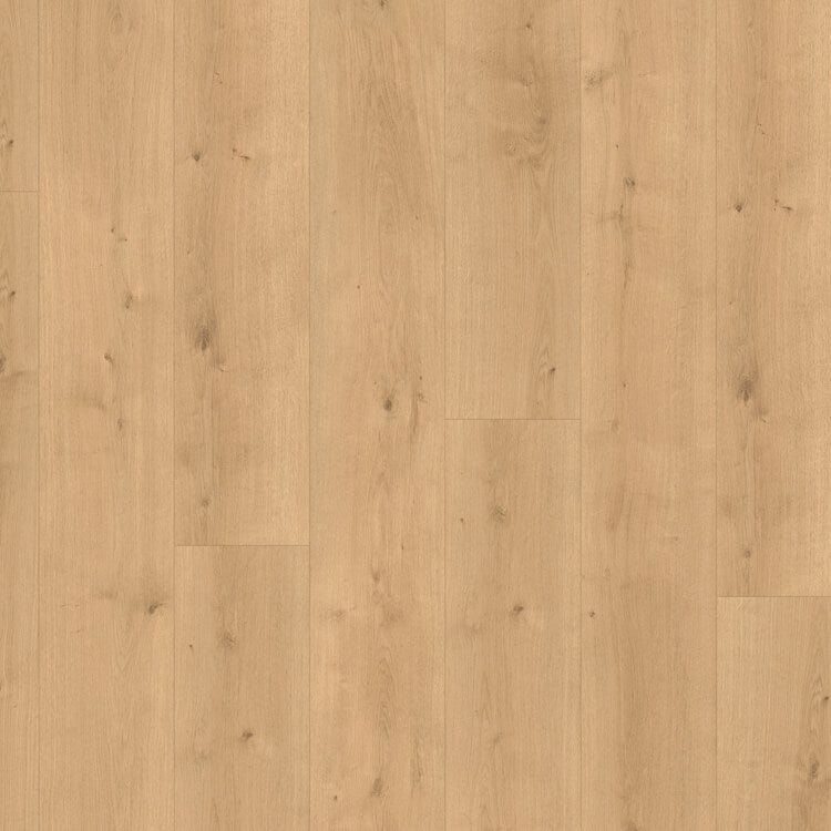 licht beige eiken vloer met brede planken en subtiele houtnerfstructuur met kleine noesten