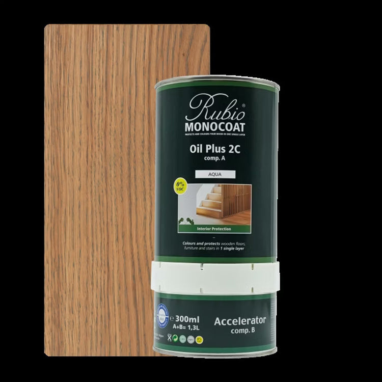 blik met olielaag bescherming Rubio Monocoat Oil Plus 2C Aqua en kleurstaal licht bruin eiken met fijne houtnerf structuur