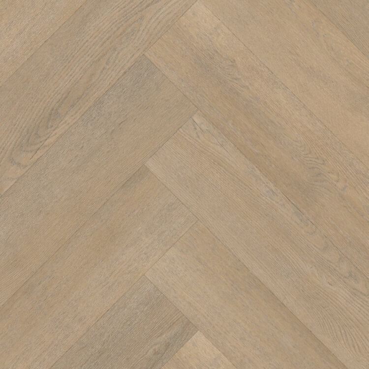 licht beige eiken visgraatvloer met subtiele houtnerfstructuur en matte afwerking