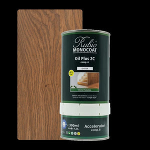 blik Rubio Monocoat Oil Plus 2C houtolie in de kleur Oyster met voorbeeld van middelbruin eiken hout met fijne, natuurlijke houtnerfstructuur