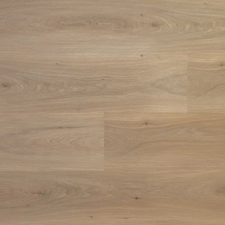 licht eiken vloer met brede planken in naturel houtstructuur en subtiele noesten