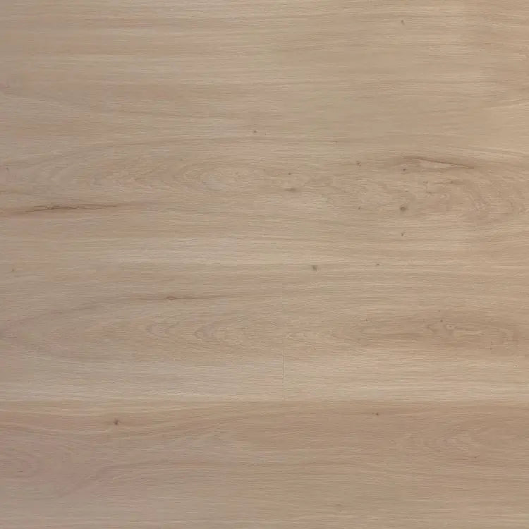 licht beige eiken vloer met subtiele houtstructuur en natuurlijke noesten, brede planken