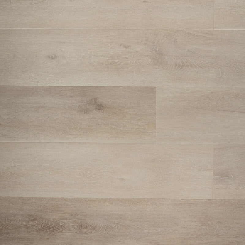 lichte beige eiken vloer met brede planken en subtiele houtstructuur in matte afwerking