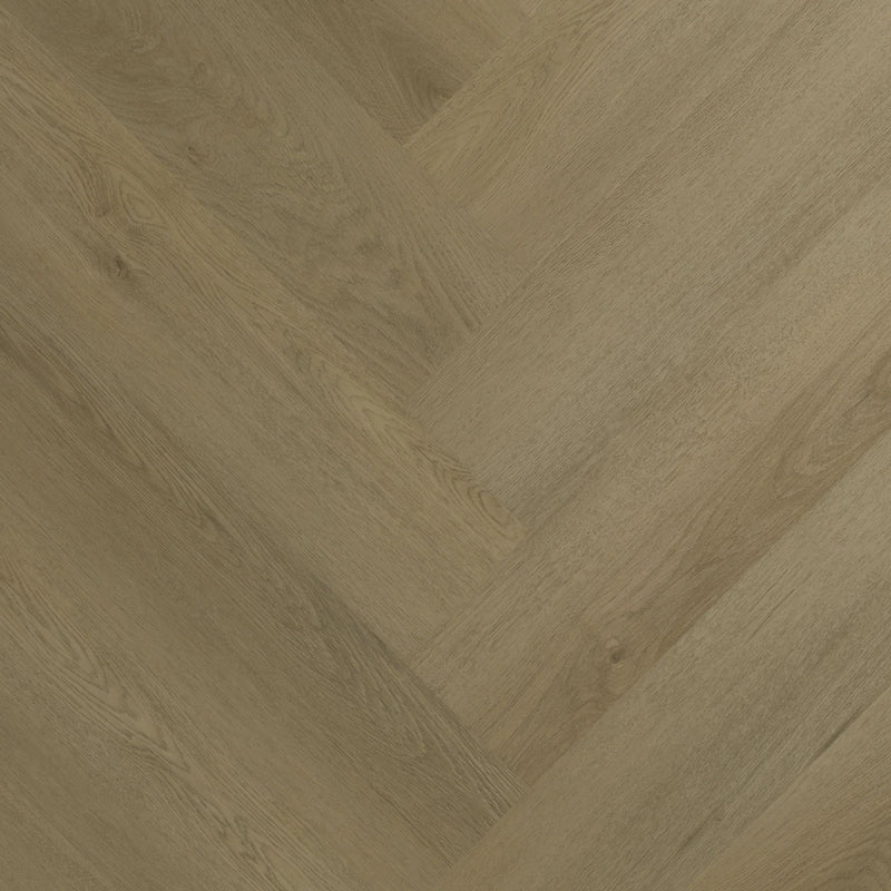licht beige eiken visgraatvloer met fijne houtnerfstructuur en matte afwerking