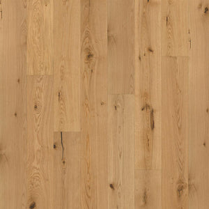 licht beige eiken vloer met brede planken en natuurlijke noesten, fijne houtstructuur zichtbaar
