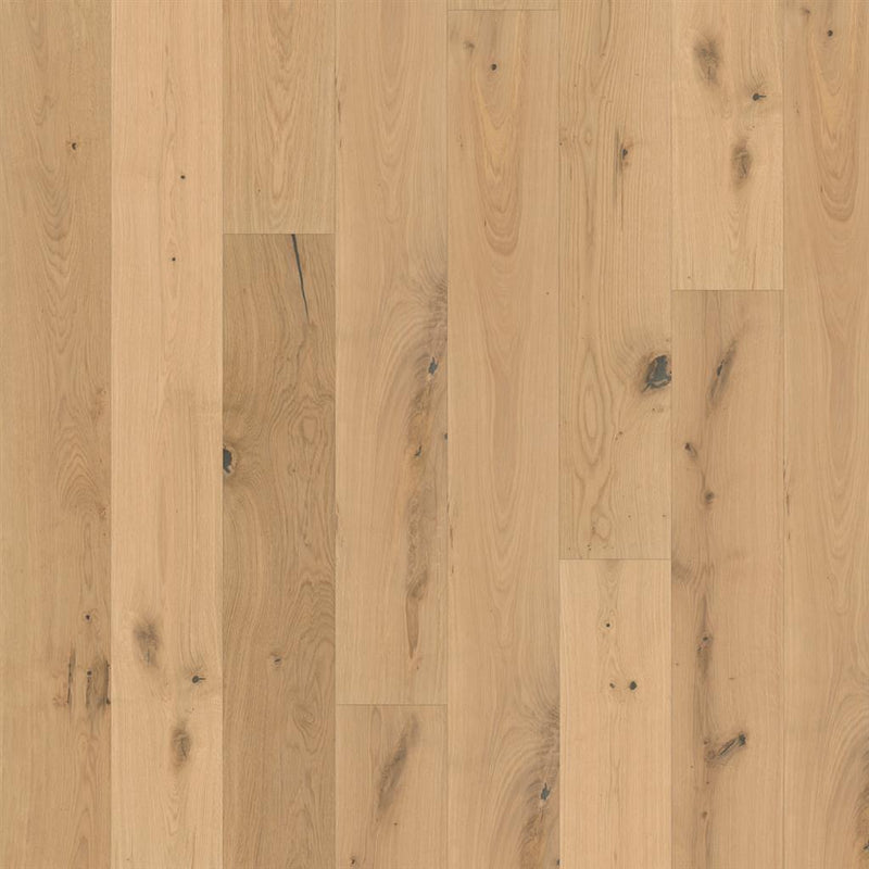 lichte beige eiken vloer met brede planken, natuurlijke noesten en subtiele houtnerfstructuur