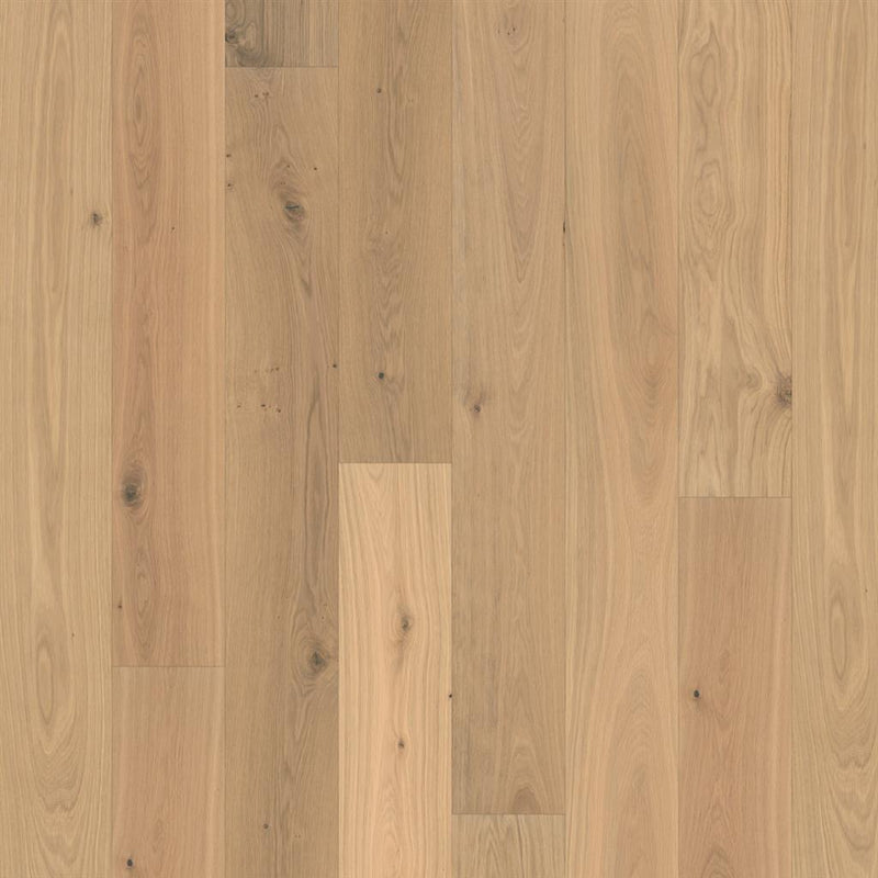 licht eiken vloer met brede planken, natuurlijke houtstructuur met subtiele noesten en variërende warme beige tinten